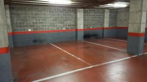 Tennis and/or squash facilities at Hotel Les 7 Claus or nearby