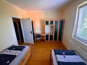 Divčibarski raj客房内的一张或多张床位