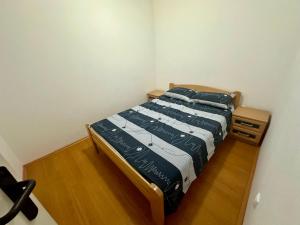Divčibarski raj客房内的一张或多张床位