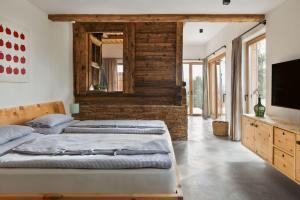 Postel nebo postele na pokoji v ubytování Am Wildbachberg - Luxus Ferienhäuser mit Infinitypool, Privatsauna und Weinkeller