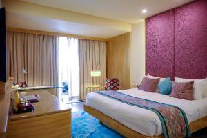 Postel nebo postele na pokoji v ubytování Hotel Royal Orchid Jaipur, Tonk Road