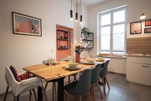a kitchen and dining room with a wooden table and chairs at T21 - Boardinghouse im Citycenter mit Parkplatz in Chemnitz