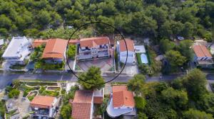 an overhead view of a house in a subdivision at The Sea House Apartments in Vis