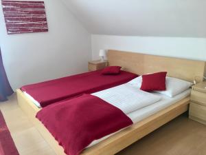 Ліжко або ліжка в номері Gösser BACHGASSLHOF -- Bed and Breakfast -- Apartments
