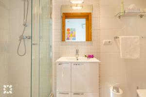 Ein Badezimmer in der Unterkunft Villa Aurora by Abahana Villas