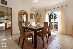 Küche/Küchenzeile in der Unterkunft Villa Aurora by Abahana Villas