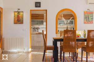 Küche/Küchenzeile in der Unterkunft Villa Aurora by Abahana Villas
