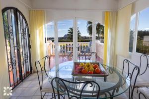 Ein Balkon oder eine Terrasse in der Unterkunft Villa Aurora by Abahana Villas