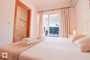 Ein Bett oder Betten in einem Zimmer der Unterkunft Villa Aurora by Abahana Villas