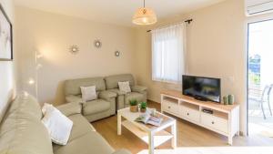 A television and/or entertainment centre at Campo del Abuelo Nerja by Ruralidays