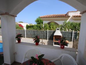 Balkón alebo terasa v ubytovaní Casa cerca del mar con piscina privada, wifi, aire opcional, mascotas bienvenidas, playa para perros. - ES-184-55