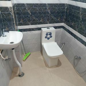 Koupelna v ubytování Shri Girraj Residency