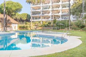 Bazén v ubytování Mi Capricho beach front sea view & pool - Happy Rentals nebo v jeho okolí