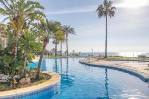 Bazén v ubytování Mi Capricho beach front sea view & pool - Happy Rentals nebo v jeho okolí