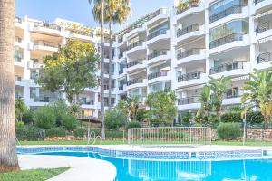 Bazén v ubytování Mi Capricho beach front sea view & pool - Happy Rentals nebo v jeho okolí