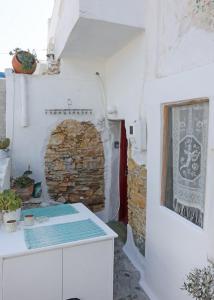 a white kitchen with a brick oven in a room at Artistic Cycladic House Ano Syros in Ermoupoli