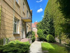 En have udenfor Tichý apartmán v centre mesta