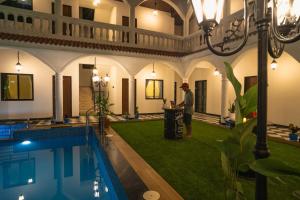 Bazén v ubytování Sapphire Mansion nebo v jeho okolí