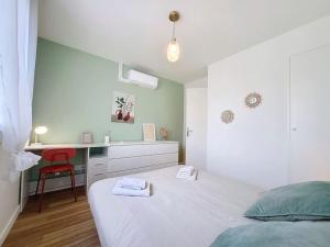 a bedroom with a white bed and a desk at T4 moderne CLIM sans vis à vis centre ville in Nîmes