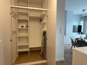 Un televizor și/sau centru de divertisment la Apartament Garnizon