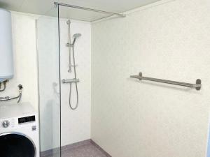 a shower in a bathroom with a washing machine at Viken - Cottage by Dalslands Canal in Dals Långed