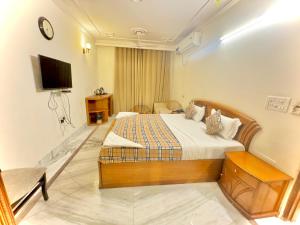 a hotel room with a bed and a tv at Hotel Pablas International, New Delhi, Near Metro in New Delhi
