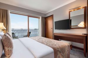 Postel nebo postele na pokoji v ubytování La Quinta by Wyndham Giresun