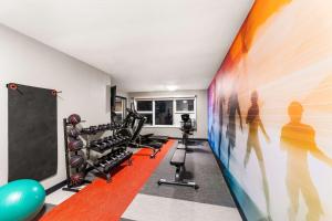 Fitness centrum a/nebo fitness zařízení v ubytování Clarion Pointe Rhinelander Downtown
