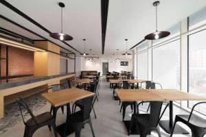 Restaurace v ubytování Park Inn by Radisson Makkah Thakher Alsharqi + 37 fotografií