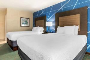 Postel nebo postele na pokoji v ubytování Comfort Inn Dallas North Love Field Airport