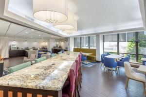 Posezení v ubytování Comfort Inn Dallas North Love Field Airport