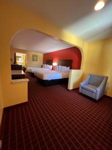 Postel nebo postele na pokoji v ubytování SureStay by Best Western Gulfport