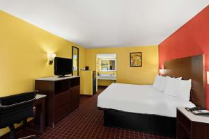 TV a/nebo společenská místnost v ubytování SureStay by Best Western Gulfport