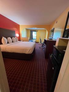 Postel nebo postele na pokoji v ubytování SureStay by Best Western Gulfport