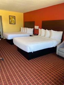 Postel nebo postele na pokoji v ubytování SureStay by Best Western Gulfport