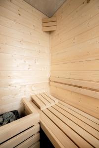 a wooden sauna with two trays in it at GRIMMINGlofts in Bad Mitterndorf