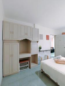 a bedroom with white cabinets and a bed in it at HOST HOMES-SANDY LANE in Tacloban