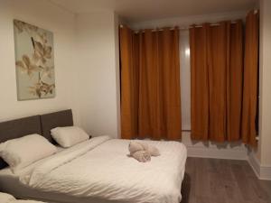 Un pat sau paturi într-o cameră la 1 Bedroom Flat in Newport