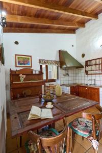 Kuchyň nebo kuchyňský kout v ubytování Casa Rural Tia Lucila + 45 fotografií