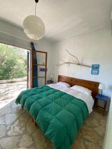 Postel nebo postele na pokoji v ubytování Alexandra villas + 37 fotografií