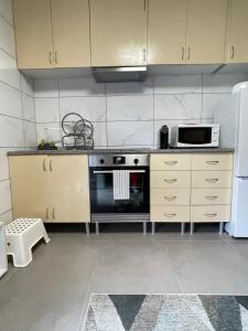a kitchen with a stove and a microwave at Casa da Lagoa in Geres