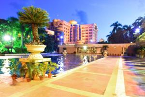 Bazén v ubytování Hotel Swosti Premium Bhubaneswar nebo v jeho okolí