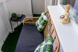 a small room with a couch and a table at Lady-s in Cluj-Napoca