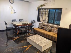 Fotografie z fotogalerie ubytování Ivy Dreams Villa, 4 BHK with Indoor Pool, Tungarli, Lonavala v destinaci Lonavala