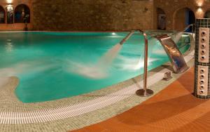 Bazén v ubytování Hotel Doña Teresa nebo v jeho okolí