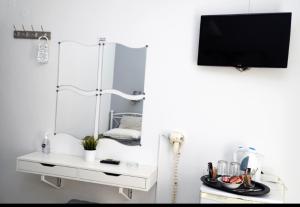 TV a/nebo společenská místnost v ubytování Guesthouse Corali