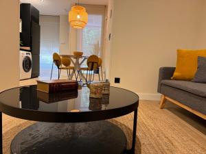 a living room with a table and a couch at LAAN Los pinos in Alcalá de Henares