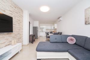 Nhà bếp/bếp nhỏ tại Villa Nada for 10 people with pool & integrated whirlpool