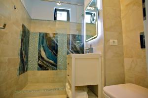 Koupelna v ubytování Kuda apartment - Promenada Mamaia Nord