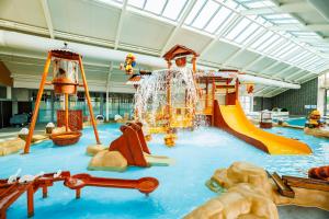 Bazén v ubytování Vakantiepark Eiland van Maurik nebo v jeho okolí